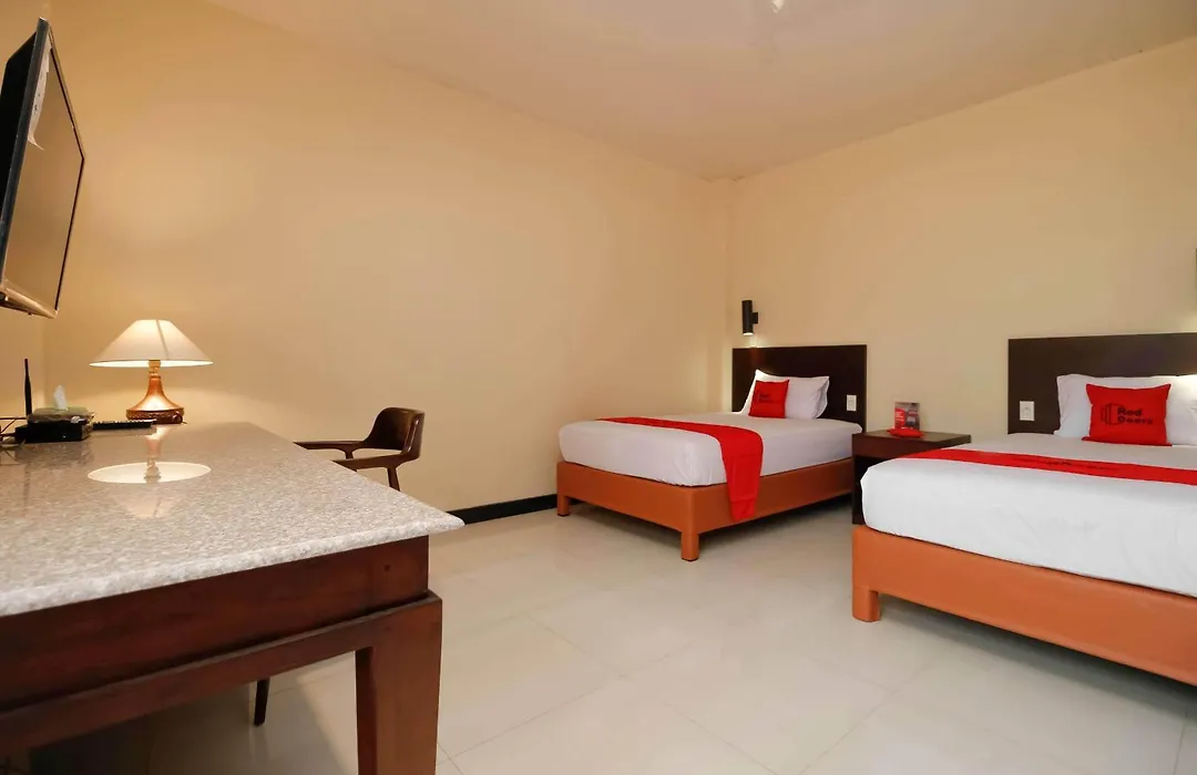 Reddoorz Plus Near Halim Perdanakusuma 2-1