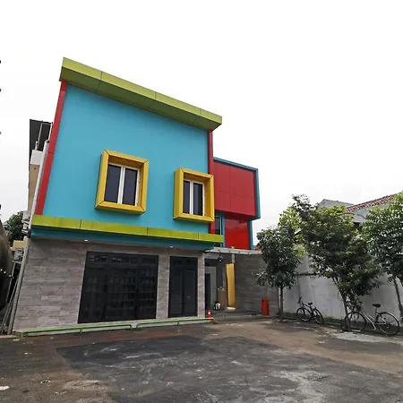 Reddoorz Plus Near Halim Perdanakusuma 2-2
